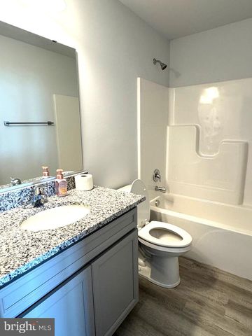 104 BARRIER REEF DR, Martinsburg, WV 25403