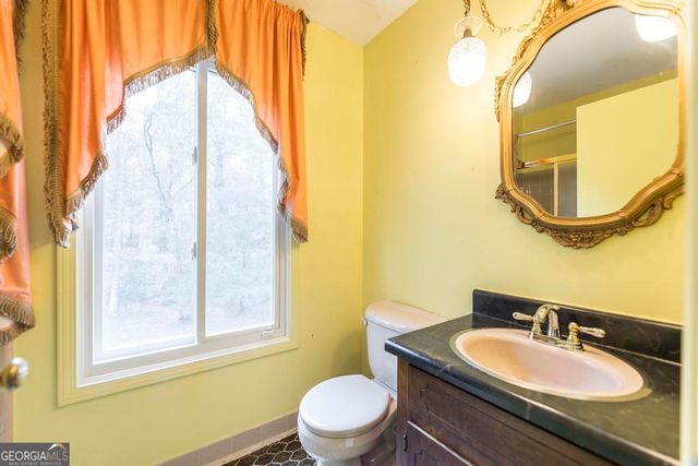 6909 Forsyth Road, Macon, GA 31210