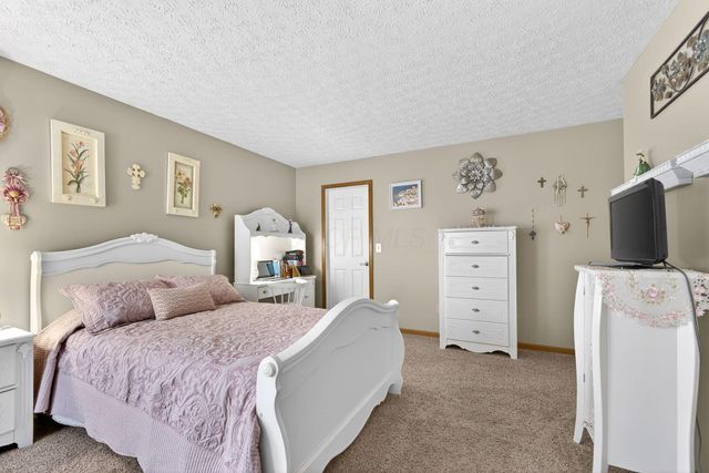 6324 Rossmore Lane, Canal Winchester, OH 43110