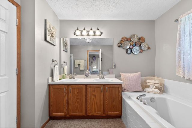 6324 Rossmore Lane, Canal Winchester, OH 43110