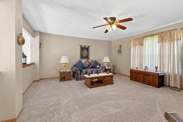 6324 Rossmore Lane, Canal Winchester, OH 43110