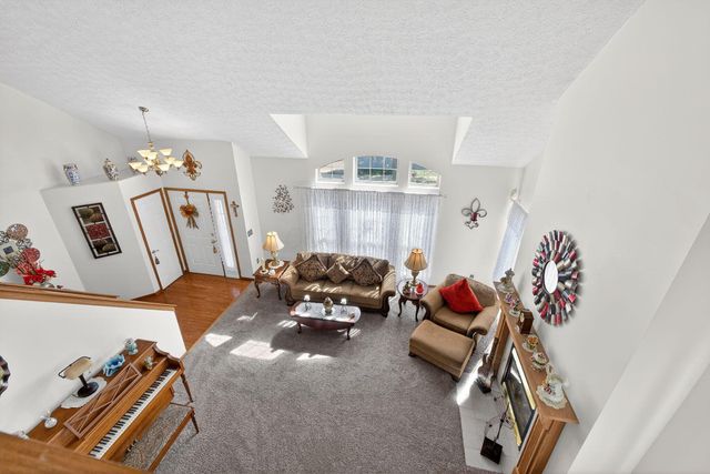 6324 Rossmore Lane, Canal Winchester, OH 43110