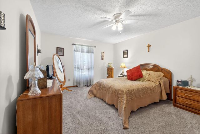 6324 Rossmore Lane, Canal Winchester, OH 43110