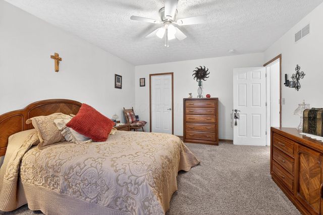 6324 Rossmore Lane, Canal Winchester, OH 43110