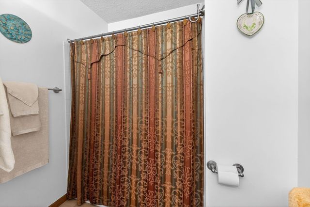 6324 Rossmore Lane, Canal Winchester, OH 43110
