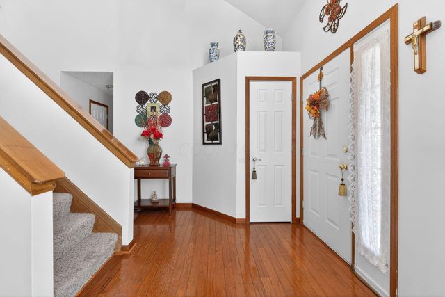 6324 Rossmore Lane, Canal Winchester, OH 43110