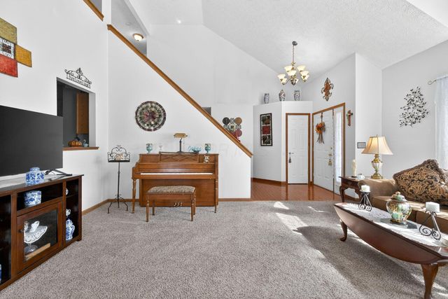 6324 Rossmore Lane, Canal Winchester, OH 43110