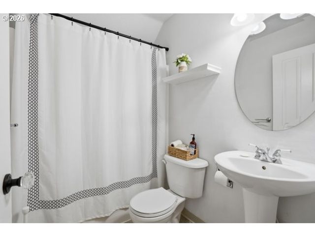 3825 HAZELWOOD Dr, Vancouver, WA 98661