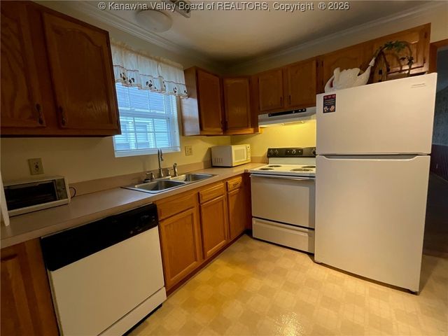 2222 Lincoln Avenue, St Albans, WV 25177