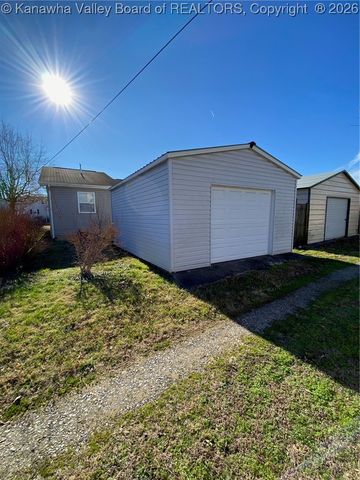 2222 Lincoln Avenue, St Albans, WV 25177