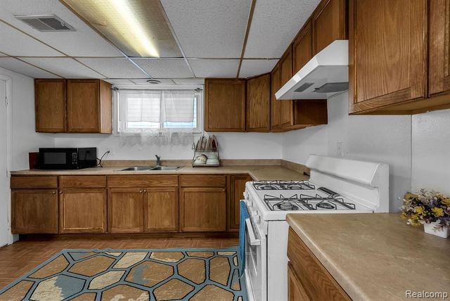 25520 New York Street, Dearborn Heights, MI 48125