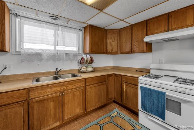 25520 New York Street, Dearborn Heights, MI 48125