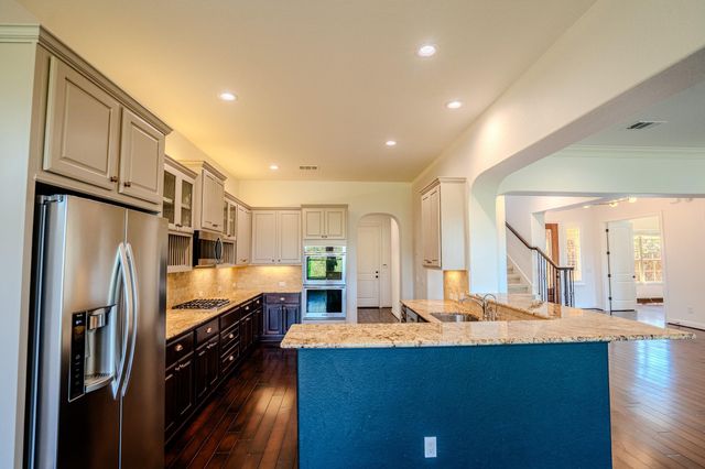 121 Feritti DR, Lakeway, TX 78734