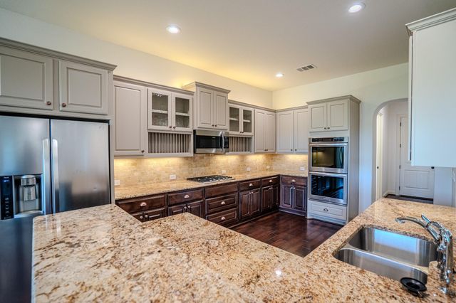 121 Feritti DR, Lakeway, TX 78734