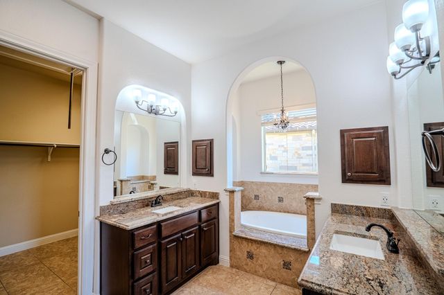 121 Feritti DR, Lakeway, TX 78734