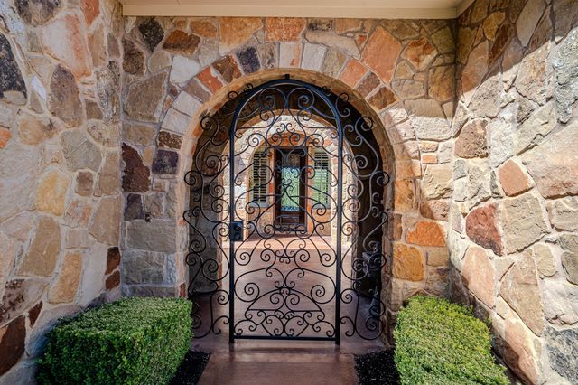 121 Feritti DR, Lakeway, TX 78734