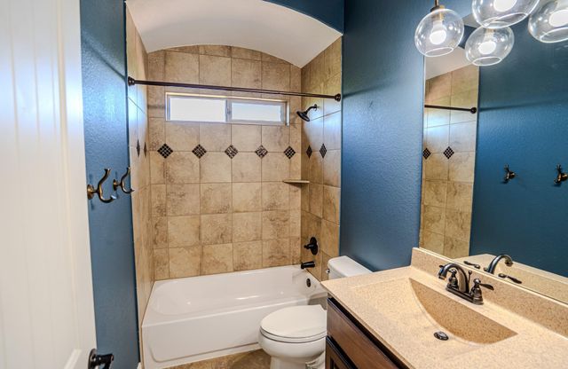121 Feritti DR, Lakeway, TX 78734