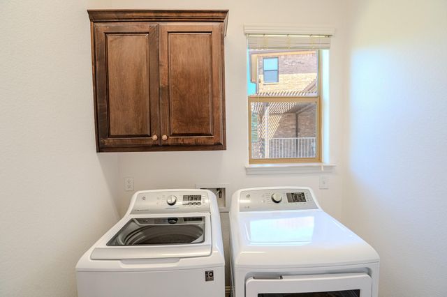 121 Feritti DR, Lakeway, TX 78734