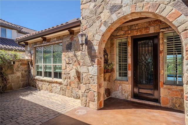 121 Feritti DR, Lakeway, TX 78734