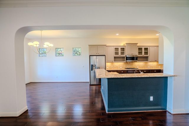 121 Feritti DR, Lakeway, TX 78734