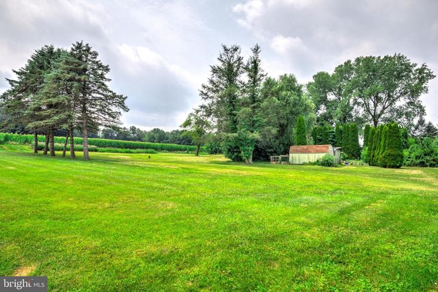 1896 LITTLE CONESTOGA RD, Elverson, PA 19520