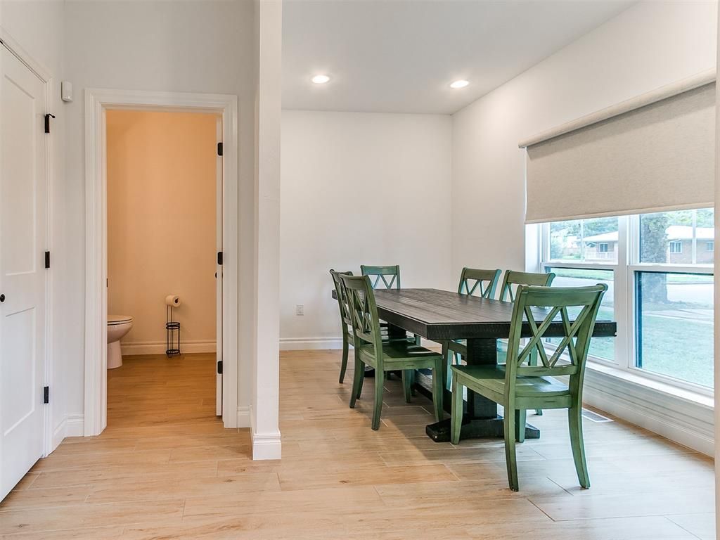 Image 12 of property listing at 1027 S 7th Street, Chickasha, OK 73018