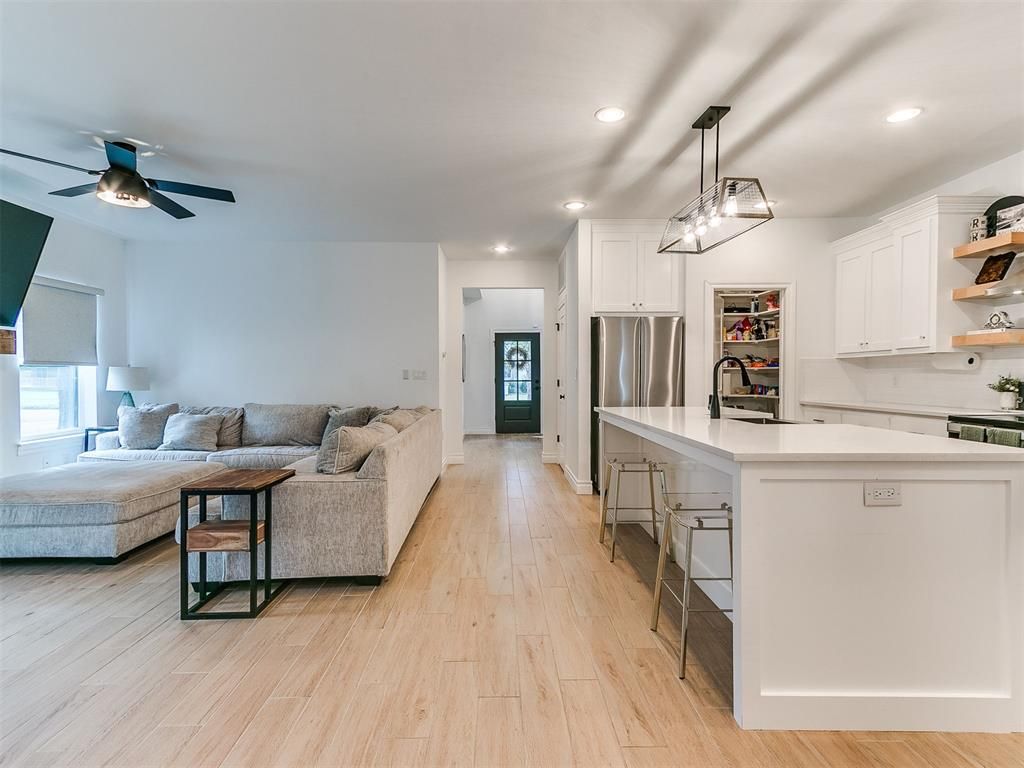 Image 15 of property listing at 1027 S 7th Street, Chickasha, OK 73018