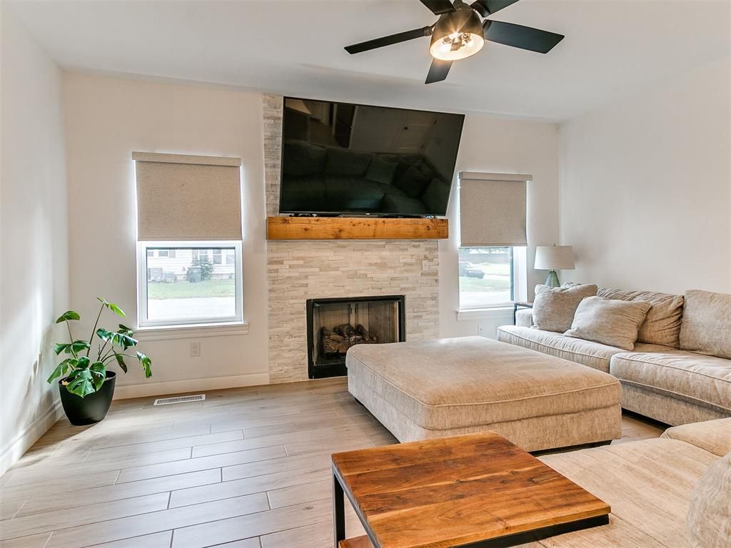 Image 16 of property listing at 1027 S 7th Street, Chickasha, OK 73018