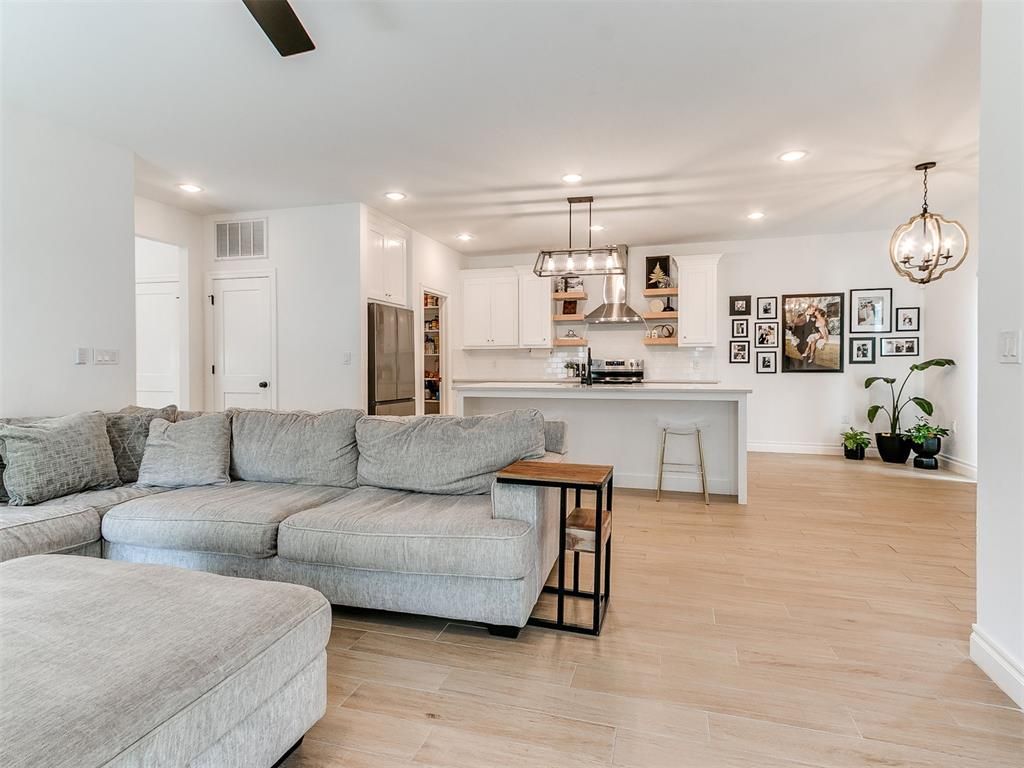 Image 17 of property listing at 1027 S 7th Street, Chickasha, OK 73018