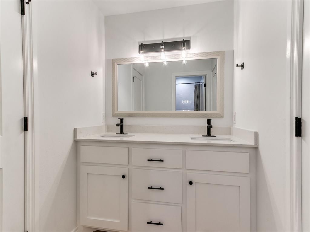 Image 24 of property listing at 1027 S 7th Street, Chickasha, OK 73018