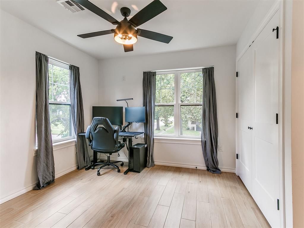 Image 25 of property listing at 1027 S 7th Street, Chickasha, OK 73018