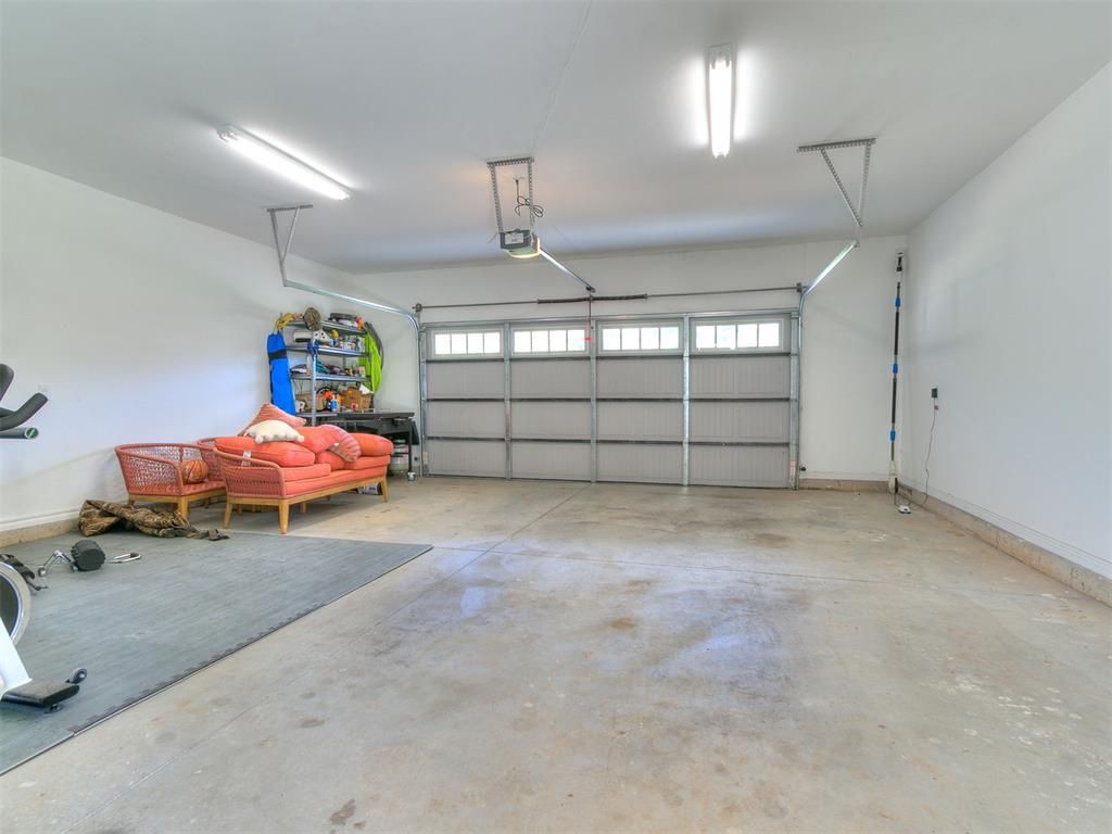 Image 8 of property listing at 1027 S 7th Street, Chickasha, OK 73018