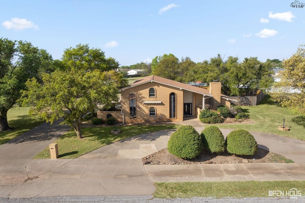 1410 SIOUX LANE, Burkburnett, TX 76354