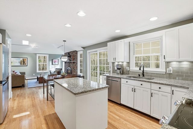 6 Hickory Lane, Upton, MA 01568