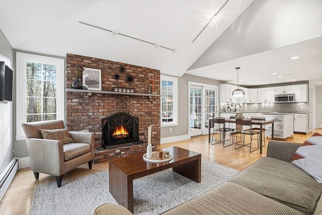 6 Hickory Lane, Upton, MA 01568