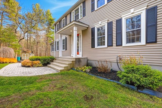 6 Hickory Lane, Upton, MA 01568