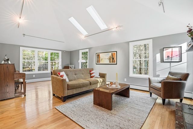 6 Hickory Lane, Upton, MA 01568