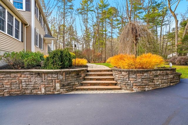 6 Hickory Lane, Upton, MA 01568