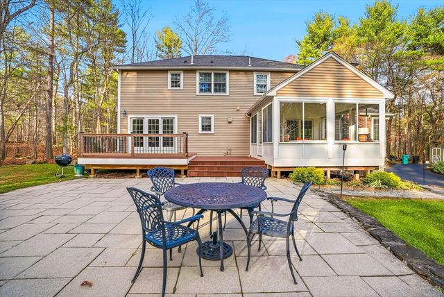 6 Hickory Lane, Upton, MA 01568