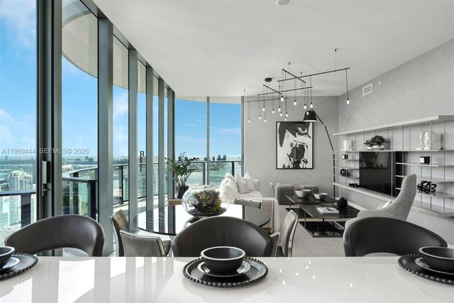 1000 Brickell Plz PH6108, Miami, FL 33131