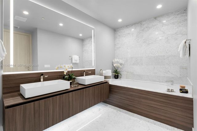 1000 Brickell Plz PH6108, Miami, FL 33131