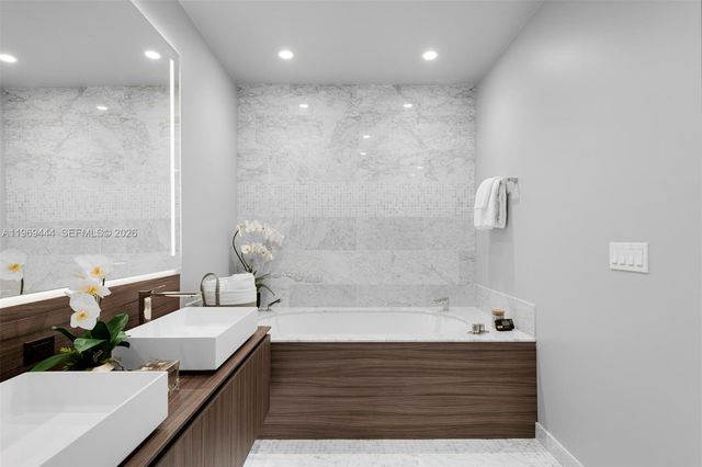 1000 Brickell Plz PH6108, Miami, FL 33131