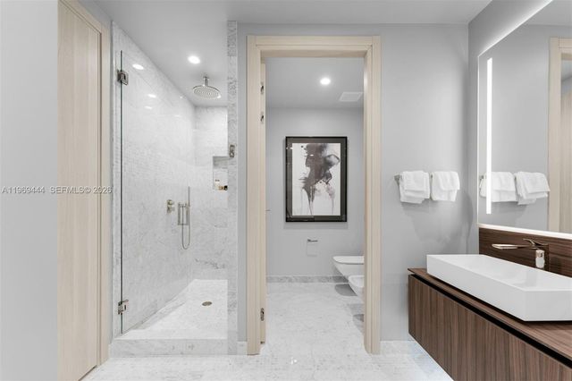 1000 Brickell Plz PH6108, Miami, FL 33131