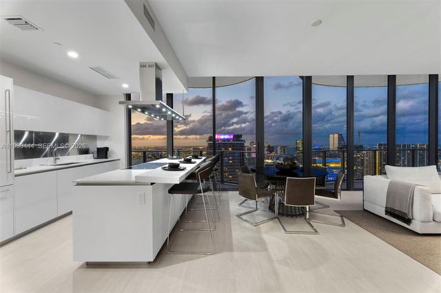 1000 Brickell Plz PH6108, Miami, FL 33131