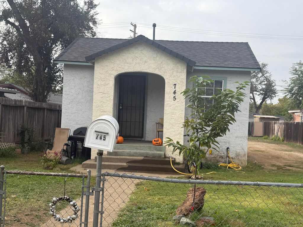 745 Parkview Avenue, Redding, CA 96001
