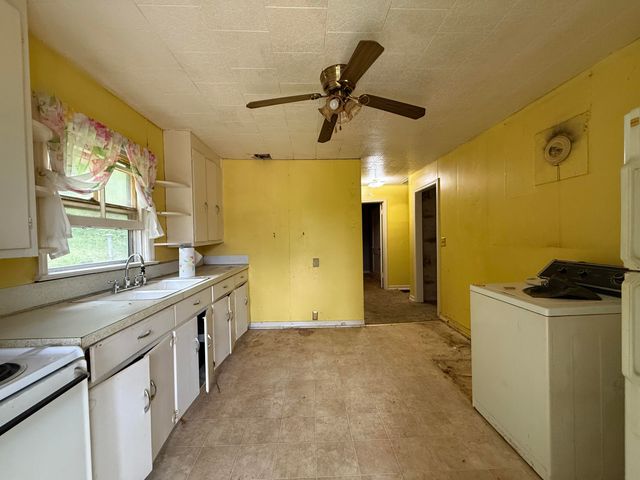 111 Spring Hollow RD, Troutville, VA 24175