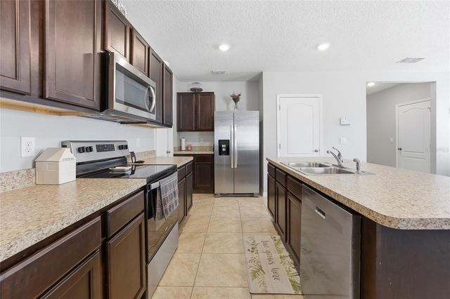 2557 SHAMROCK STREET, Tavares, FL 32778