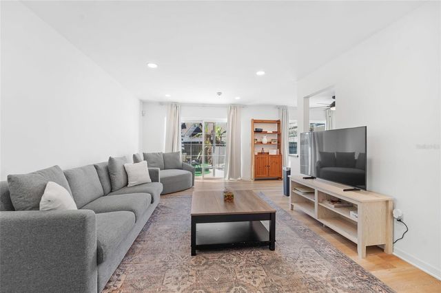 4906 W SAN RAFAEL STREET, Tampa, FL 33629