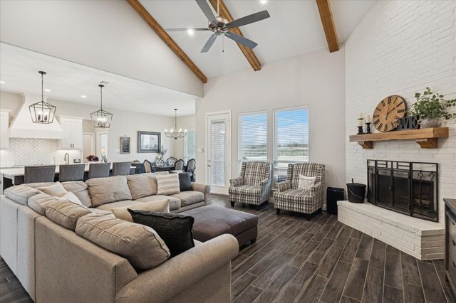 112 Friendship Way, Boyd, TX 76023