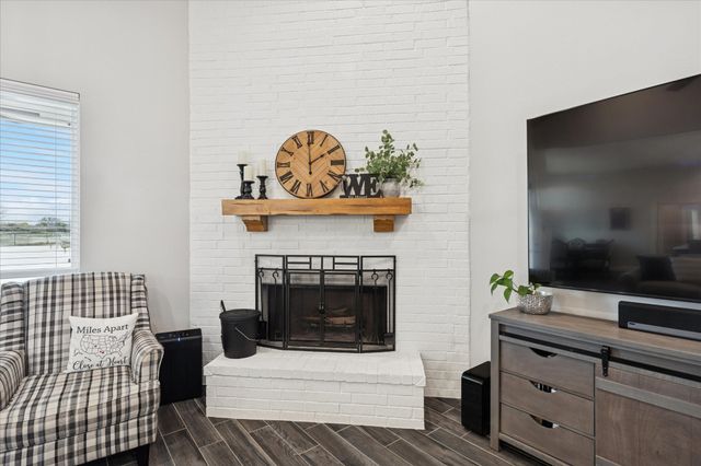 112 Friendship Way, Boyd, TX 76023